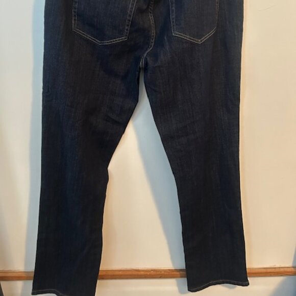 Liz Claiborne City Fit straight leg 5 pocket denim jeans, size 16 - Picture 2 of 4